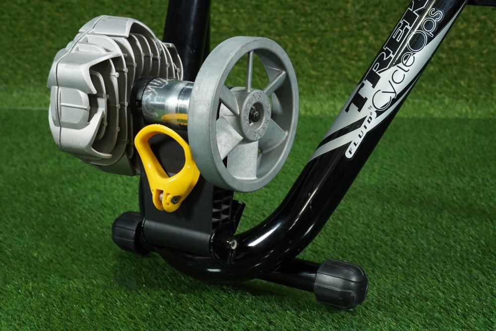 CYCLEOPS FLUID2 TREK BIKE BICYCLE TRAINER, BLACK ~ NICE!!