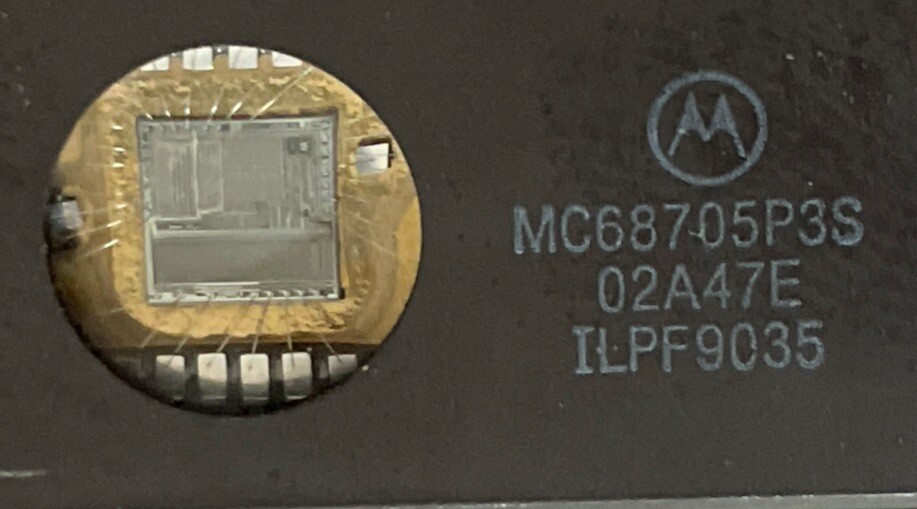 MC68705P3S MOTOROLA INTEGRATED CIRCUIT 8-BIT MICROCONTROLLER CDIP-28