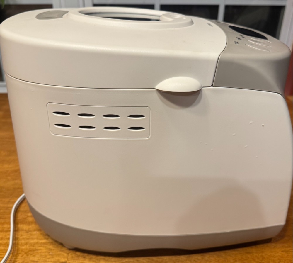 Hamilton Beach HomeBaker Bread Machine Model 29881 , White, Type BM07