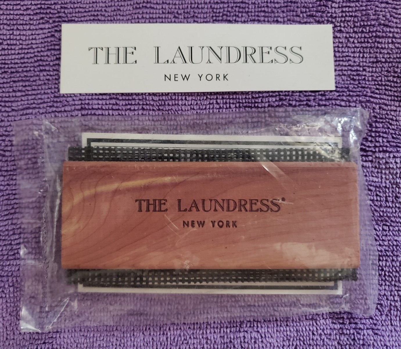 The Laundress New York - SWEATER COMB - Removes Pills, lint & Fuzz - Wood - NEW