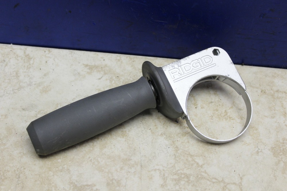 Ridgid 2.5" Pipe Wrench Pipe Holder *2 for 1*