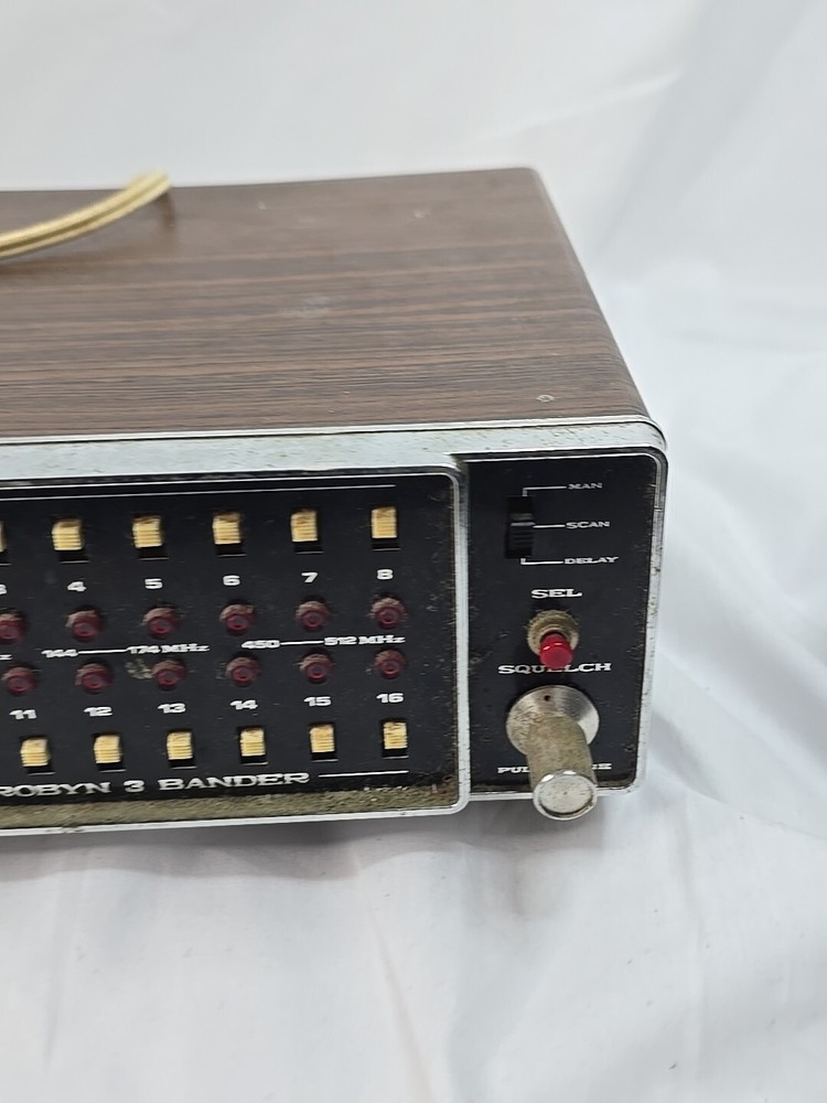 Robyn 3 Bander Model 3000 Scanner LF VHF UHF V Powers On Sel Button Doesn't Work