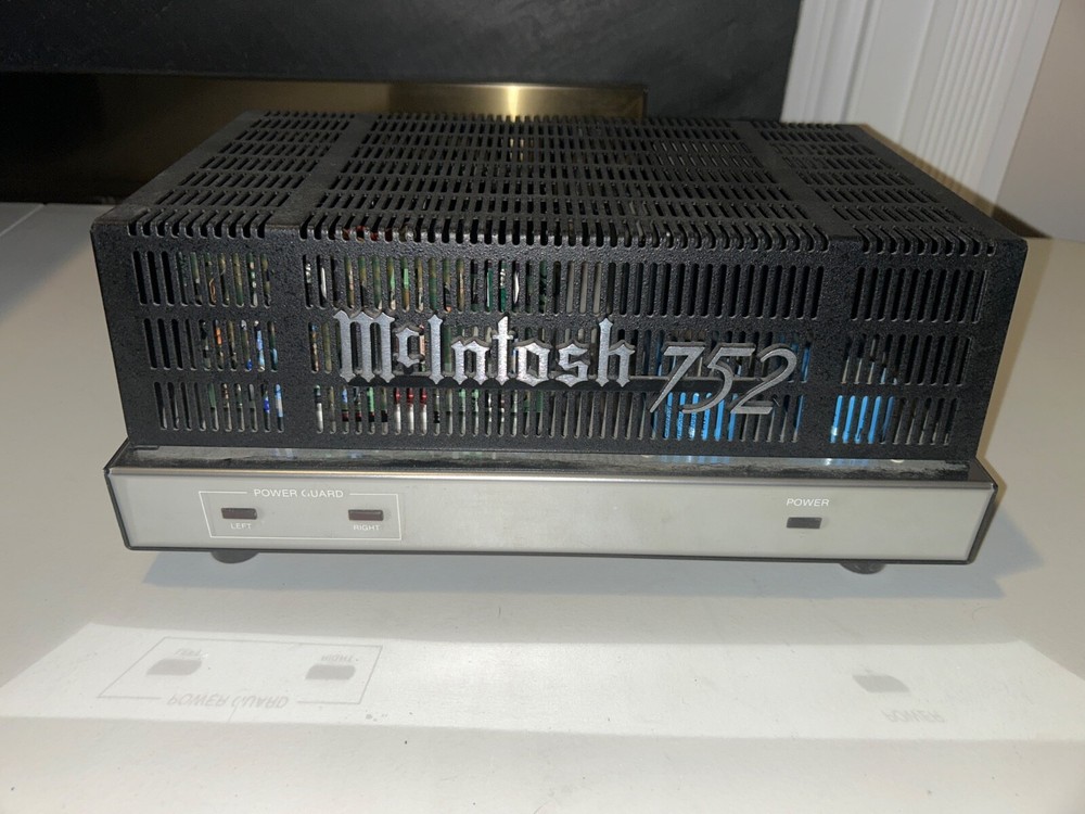 McIntosh MC752 75-Watt Stereo Solid State Power Amplifier