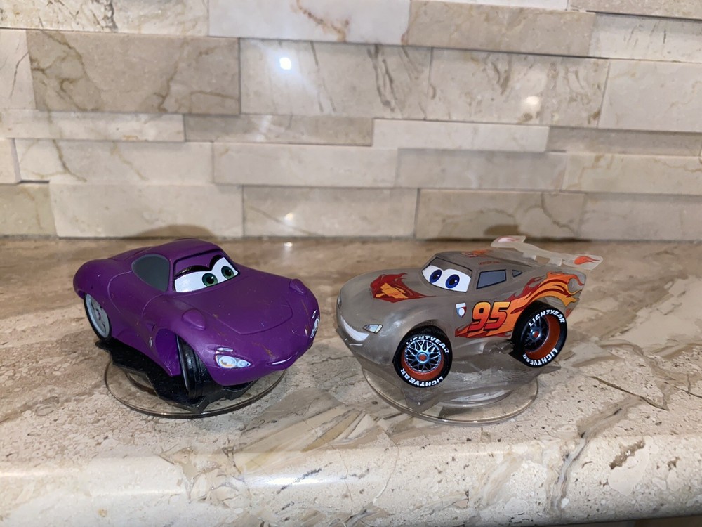 DISNEY INFINITY HOLLEY SHIFTWELL & CRYSTAL LIGHTNING MCQUEEN