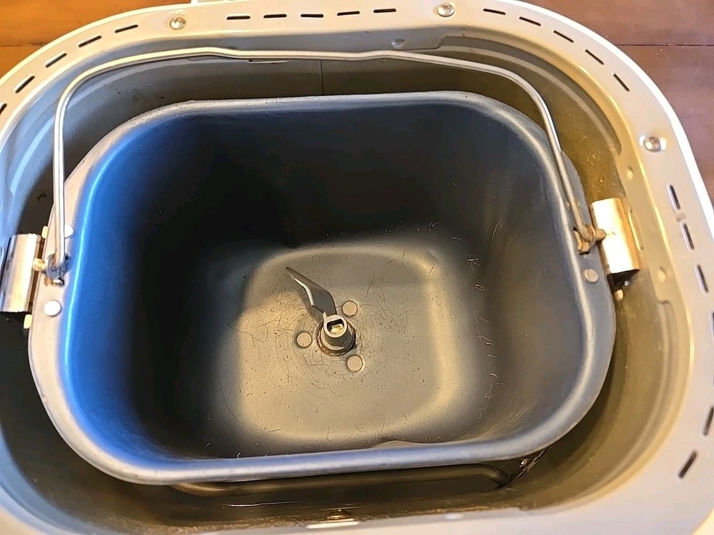 Breadman TR520 Bread Maker Machine 8 Settings 2lb Loaf Auto Bake Dough White