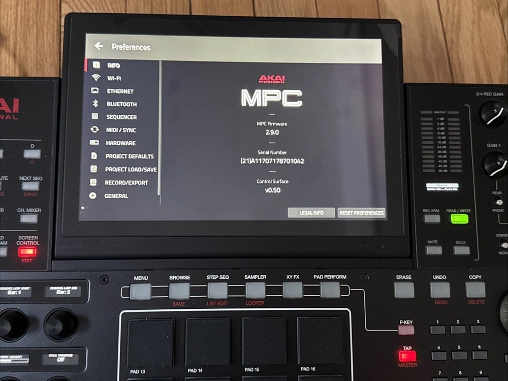 Akai Professional MPCX Standalone Sampler & Sequencer /Read