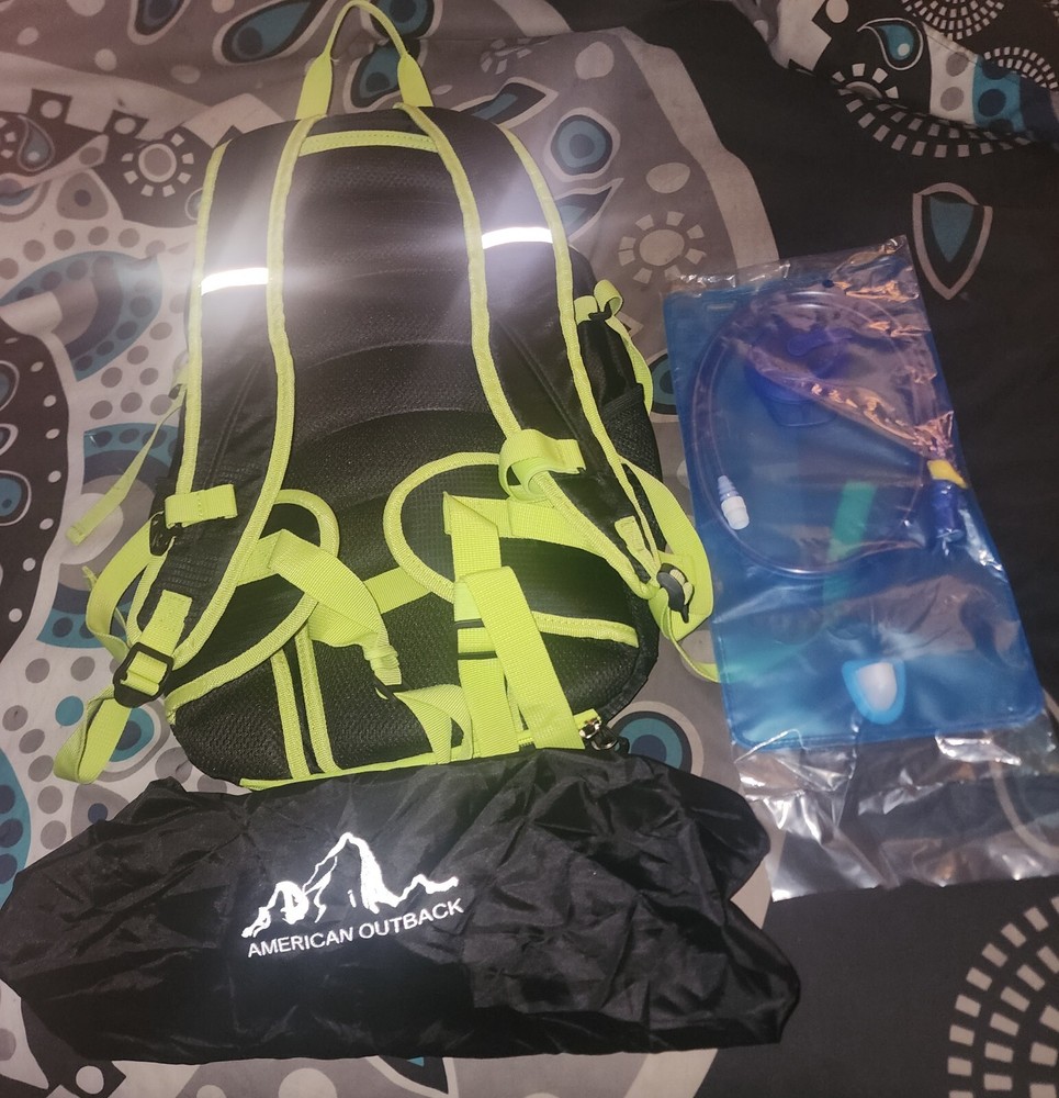 AMERICAN OUTBACK ~ Black Green BACKPACK w/ 2L BLADDER ~ NEW