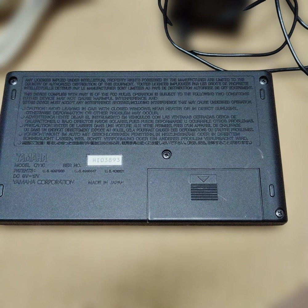 YAMAHA QY10 Music Sequencer