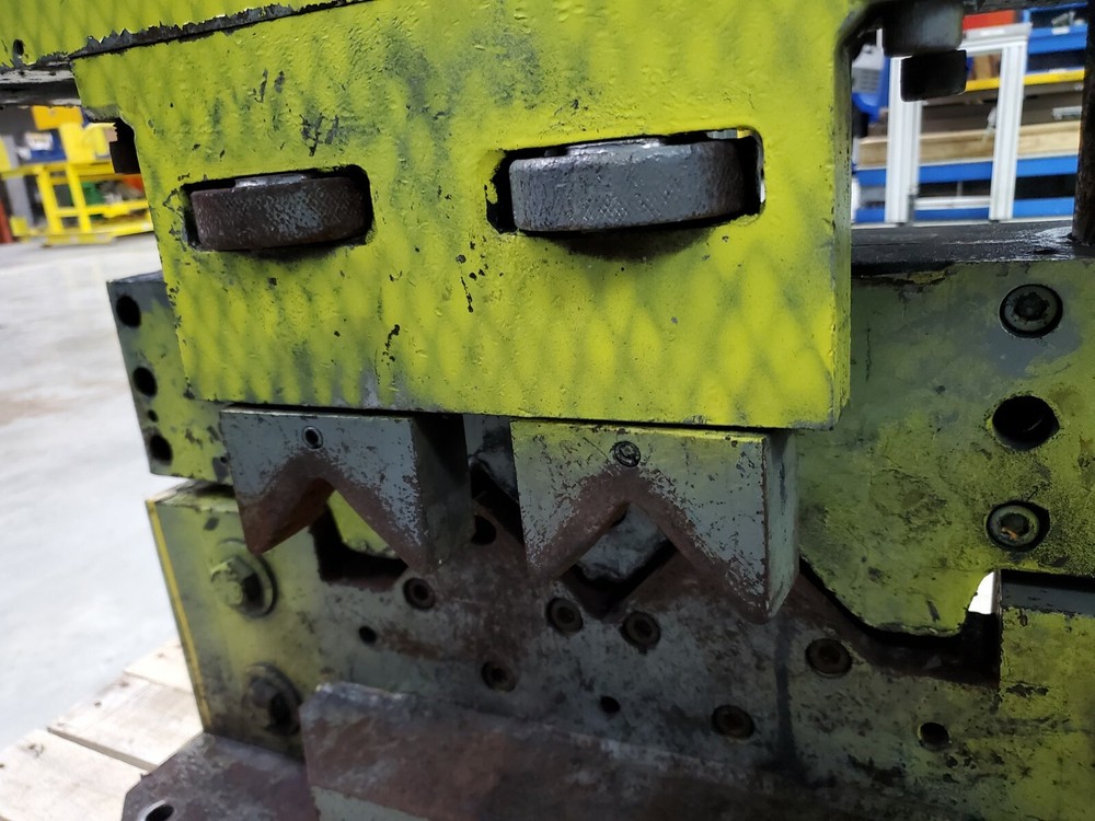 3" x 3" DOUBLE HYDRAULIC ANGLE IRON SHEAR, AS-IS