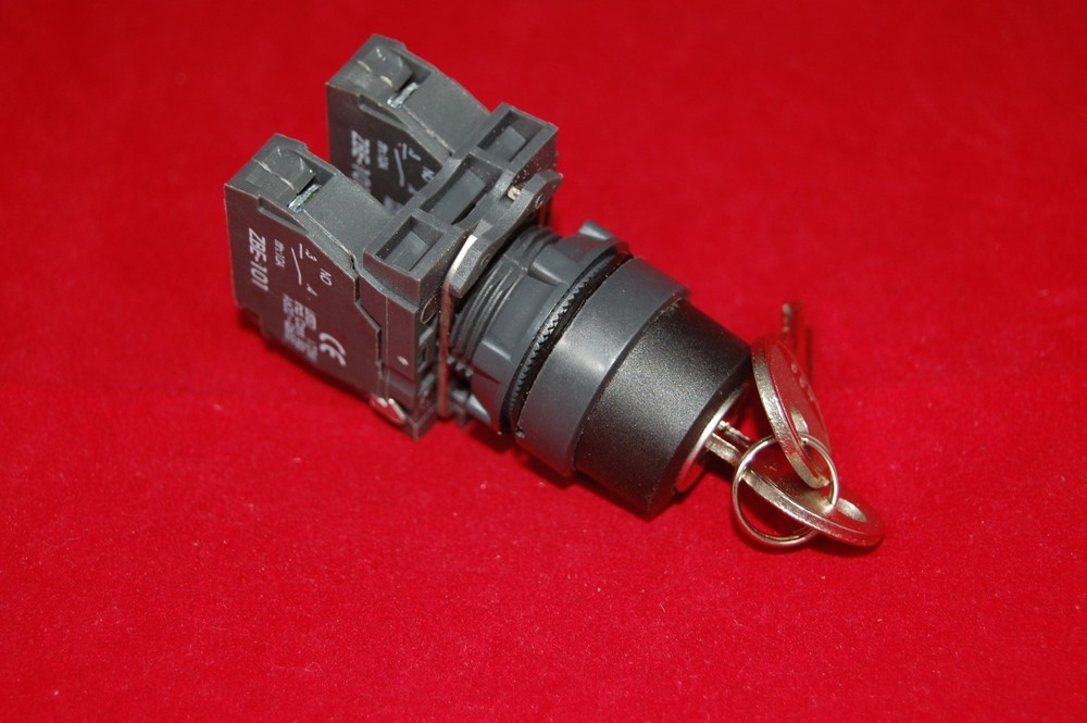 1PC 22mm Key switch 3 Position Fits Plastic XB5AG03 2NO Maintained