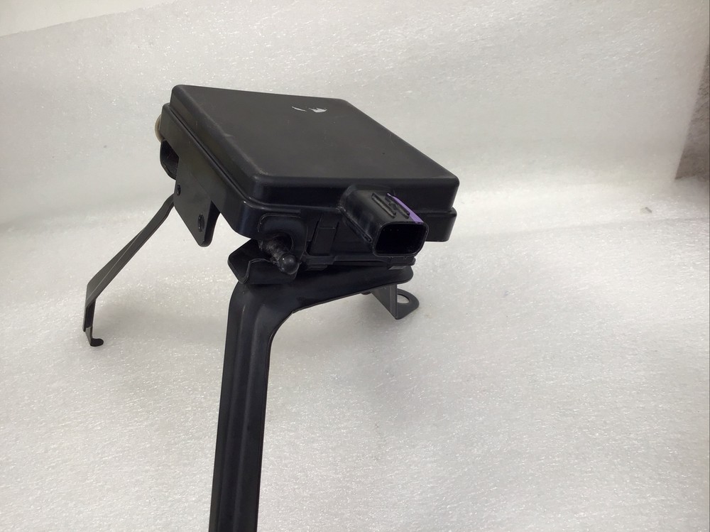 2016-2018 TOYOTA MIRAI CRUISE CONTROL DISTANCE SENSOR RADAR MODULE MISSING CLIPS