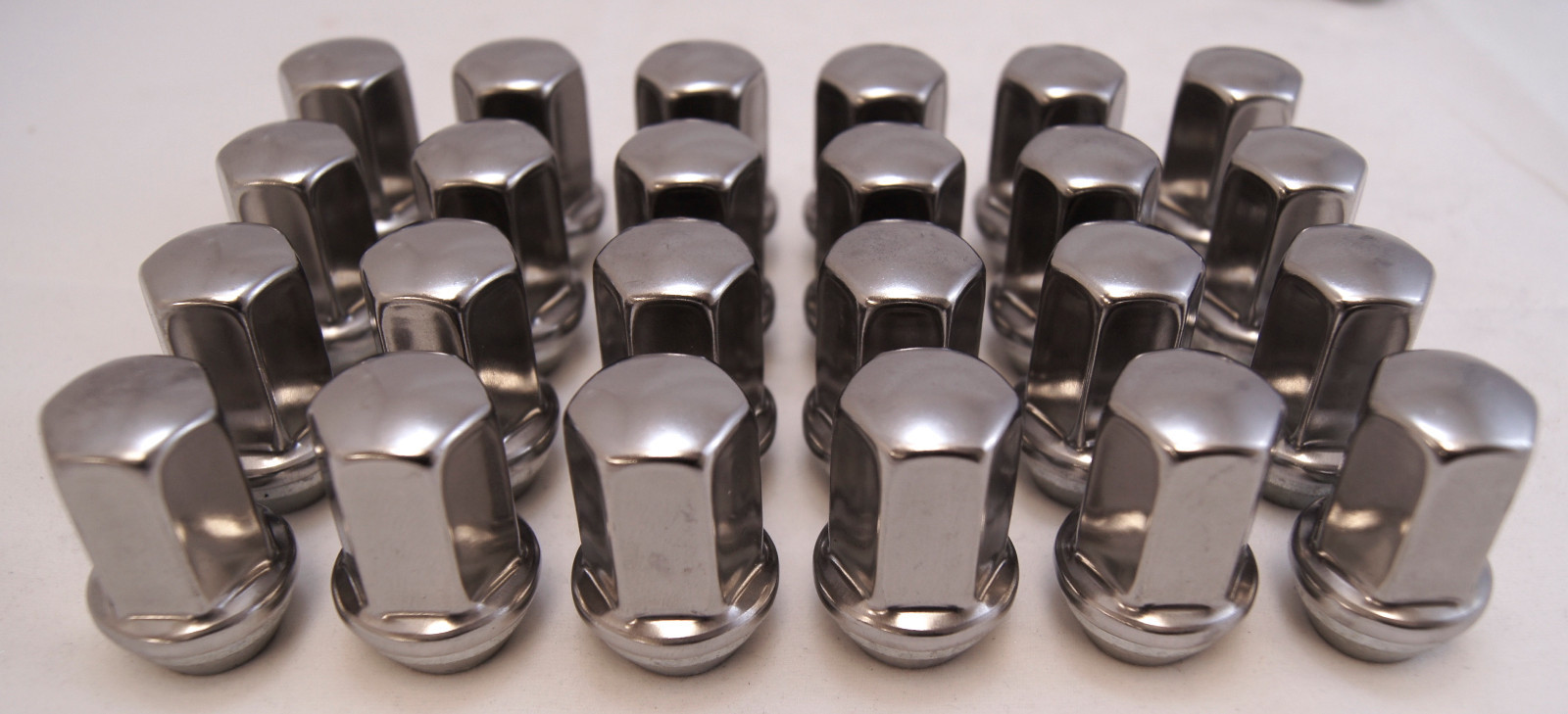 9596070 24 GM Chevy GMC Cadillac Factory Polished Stainless 14x1.5 Lugs Lug Nuts