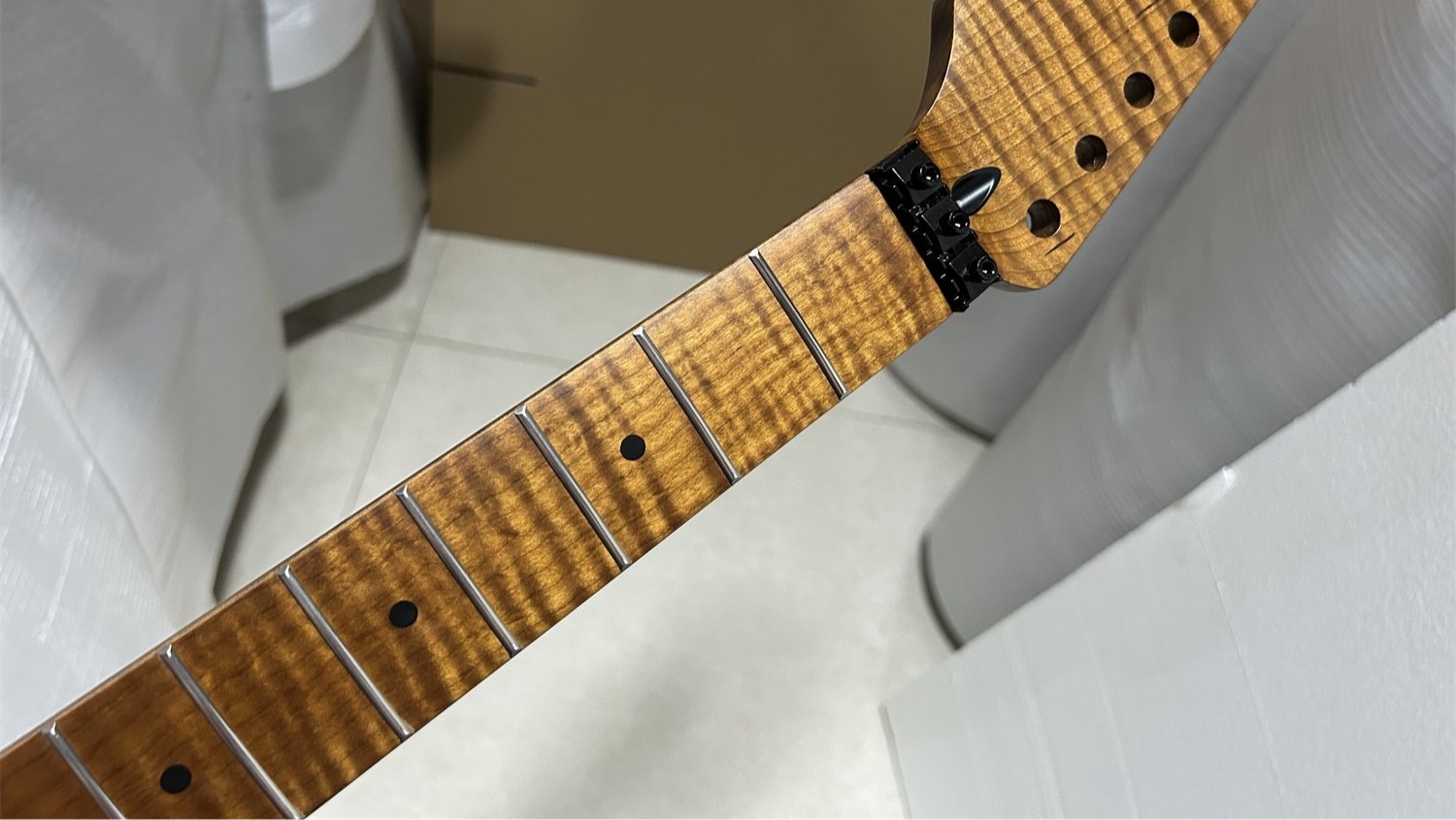 AAAA REVERSE HEAD ROASTED FLAME MAPLE 22 FRET GUITAR NECK LOCKING NUT