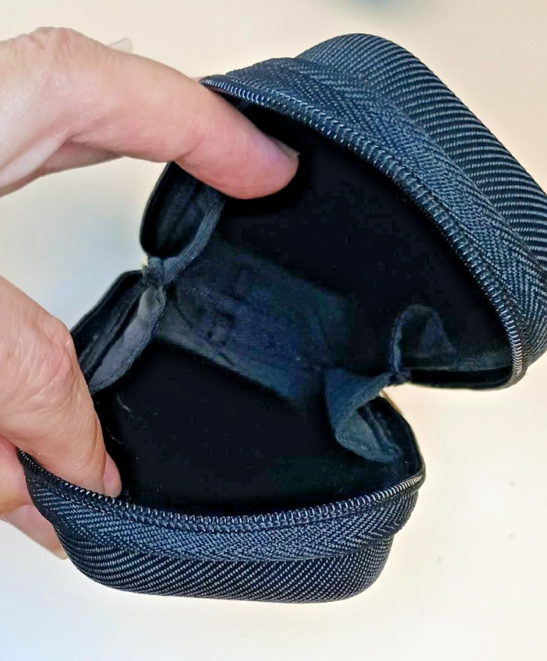PIQUADRO Zippered Hard shell Accessories Storage Case clip attach