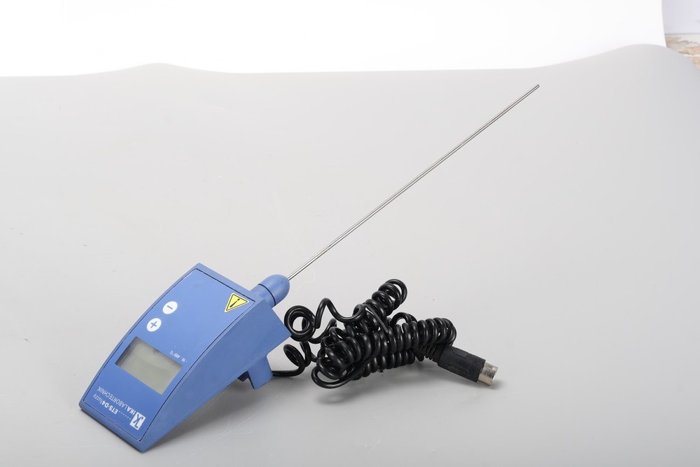 IKA C-MAG HS7 Digital Display Hotplate Stirrer & ETS-D4 Temperature Sensor Probe
