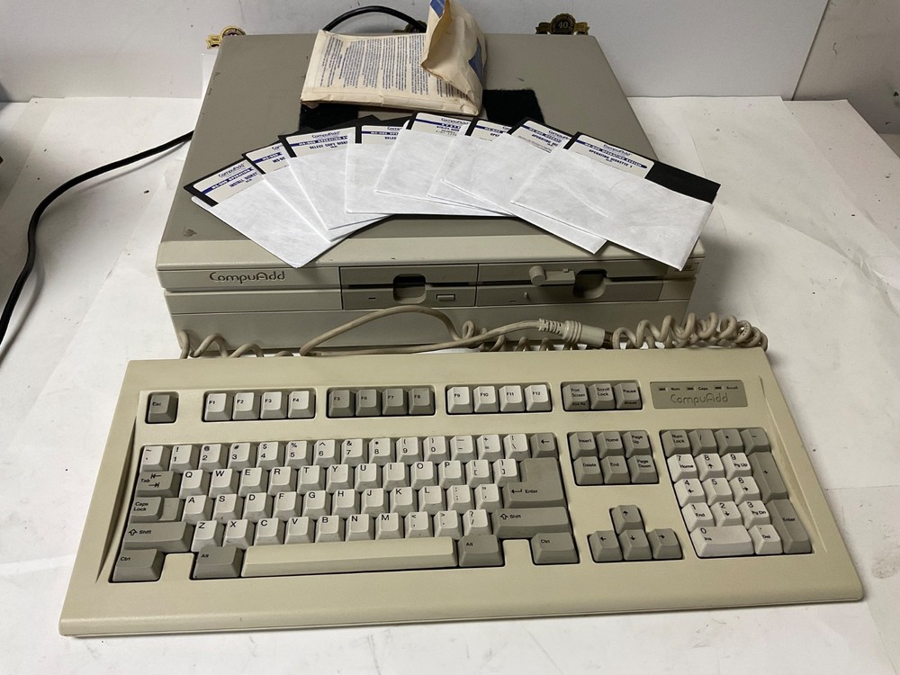 CompuAdd 810 Computer # 100921-0001 model A002 Keyboard Diskette powers up fine