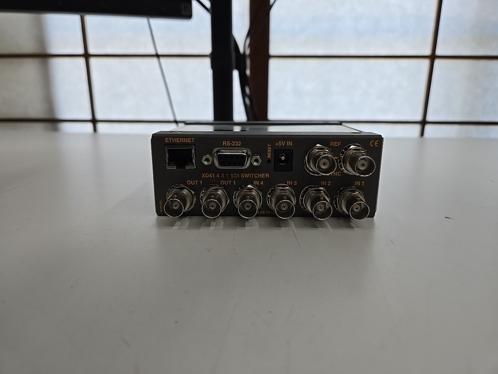 MSC-XD22L Matrix Switch 2 Input 2 Output 3G-SDI Video Router with Button Panel