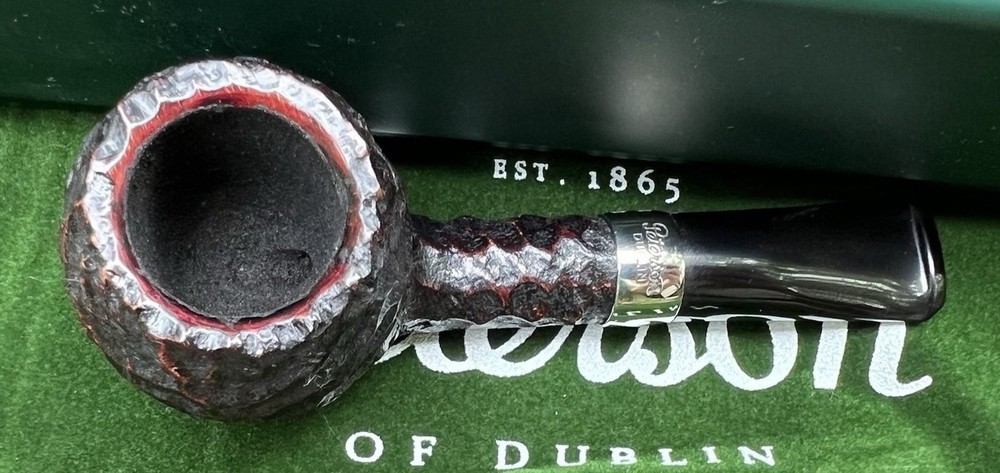 Peterson Junior Rusticated Nickel Mounted Short Apple Fishtail Pipe - New