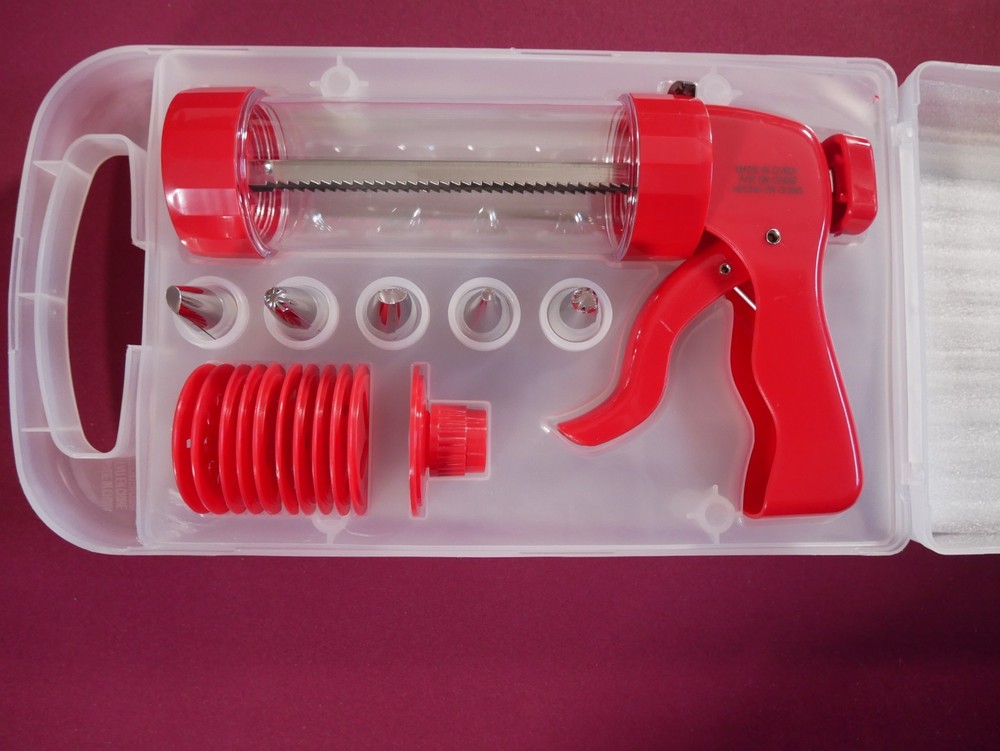 Avon Cookie Press Gun 10 Discs 5 Decorator Tips Case Instructions New