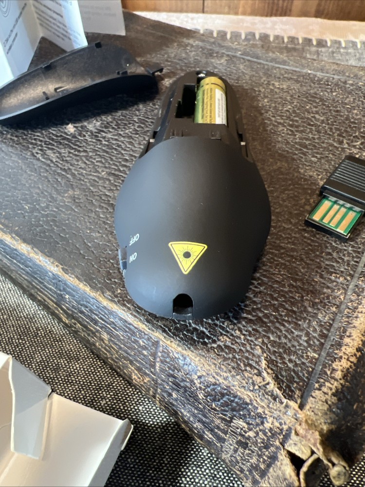 Wireless Presenter Remote PPT Clicker, Laser Pointer 2.4GHz for Computer, NIB