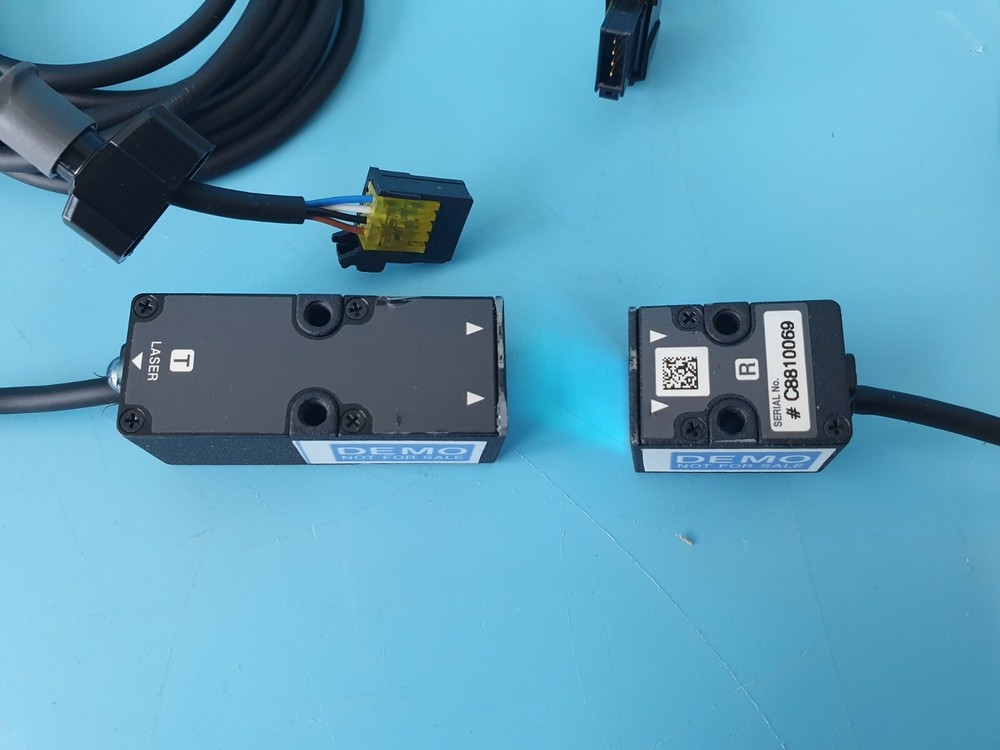 KEYENCE IB-10 Laser Thrubeam Sensor