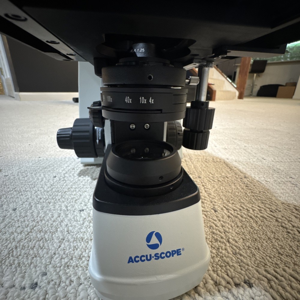 Accu-Scope 3000-LED Microscope (MISSING LIGHT)