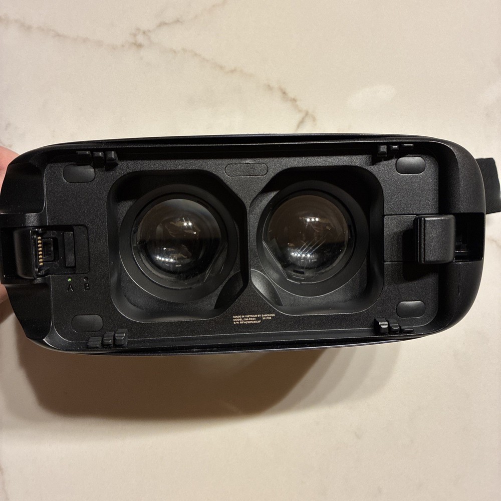 Samsung Gear VR SM-R324 Headset Oculus Frame Only
