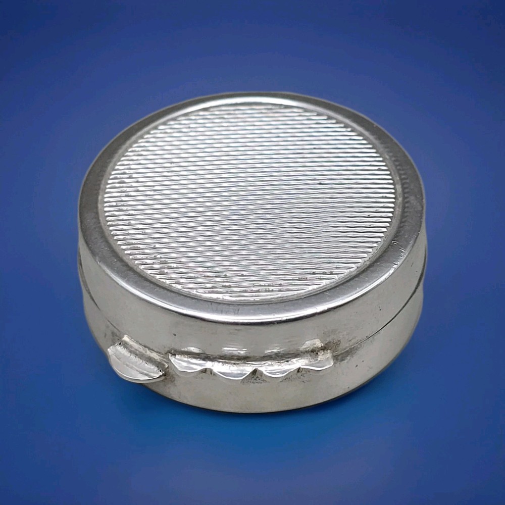 Vintage 800 Silver Engine Turned Snuff/Pill Box