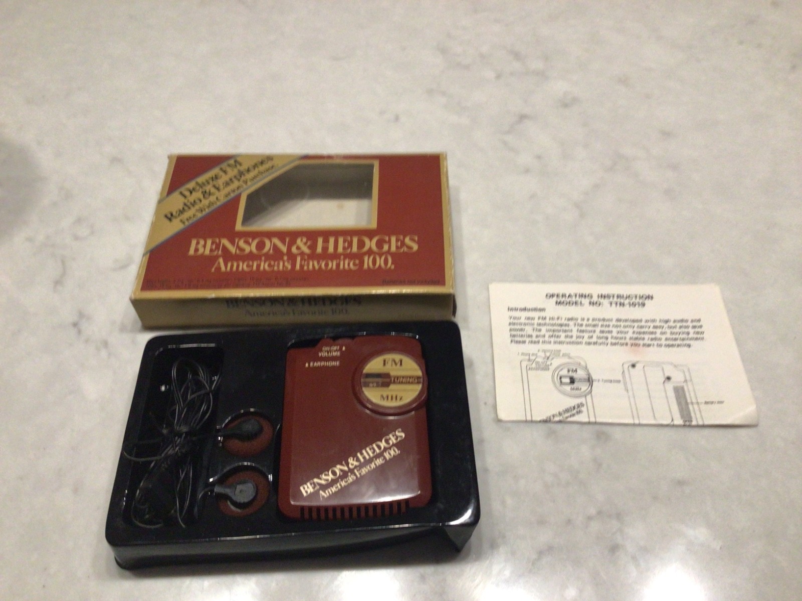 BENSON & HEDGES CIGARETTE DELUXE FM TRANSISTOR RADIO IN ORIG BOX NOS WORKS GREAT