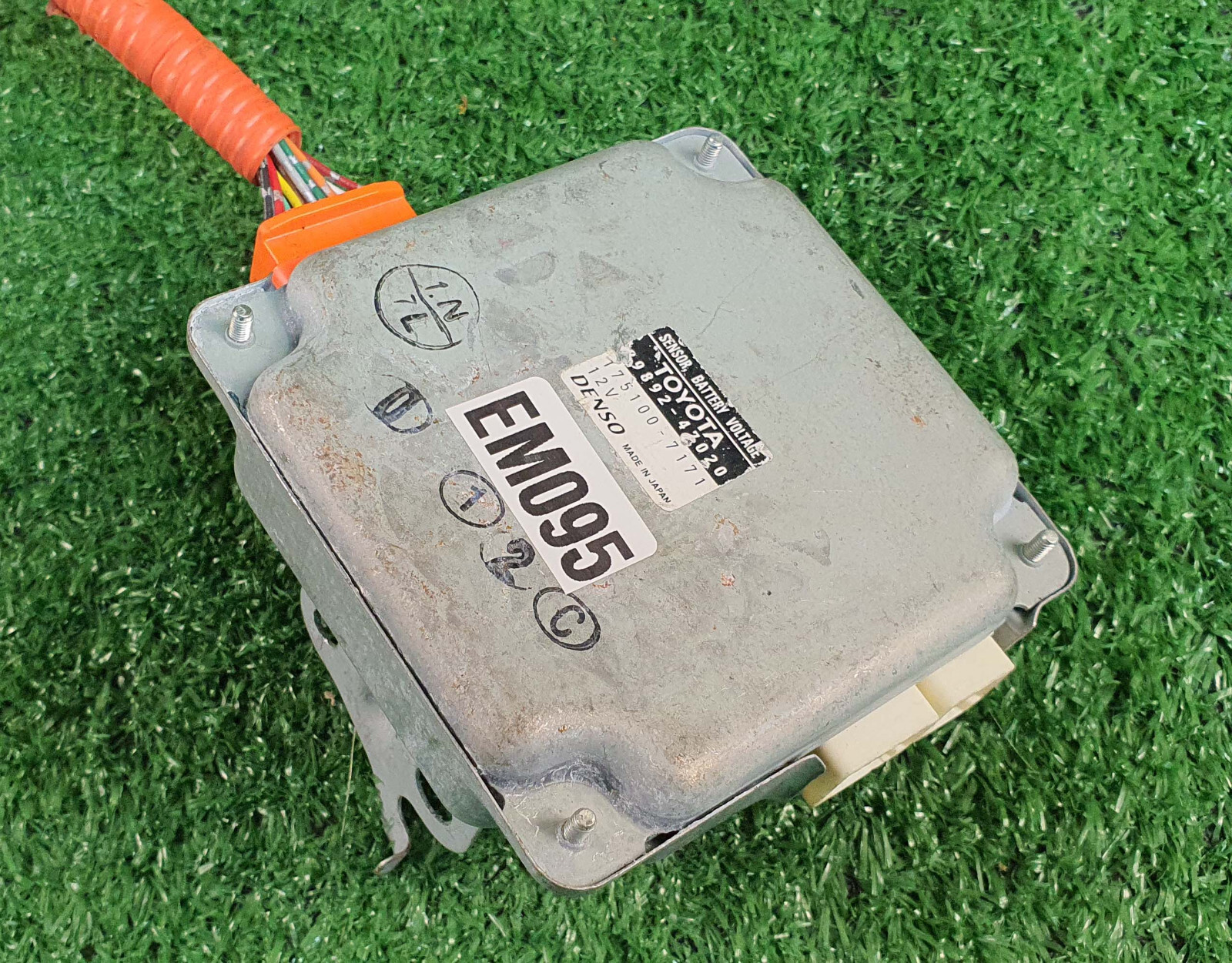 Toyota Prius Hybrid 2010-2015 Bettery Voltage Sensor with harness 89892-47020