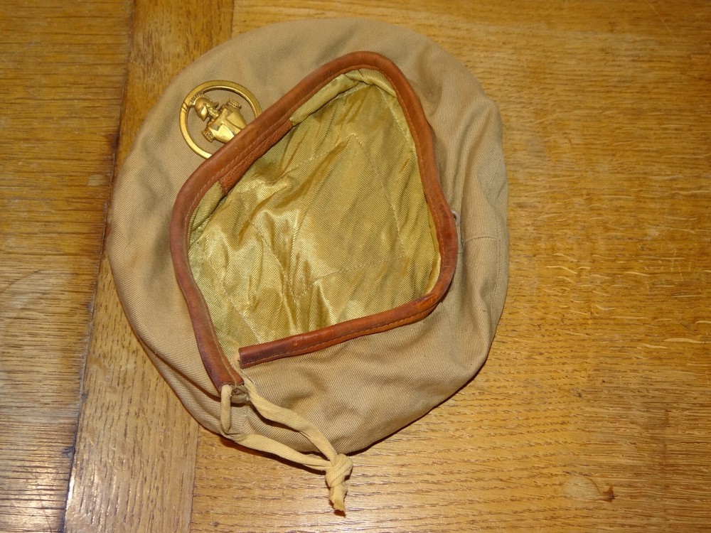 Antique Beret Transmission