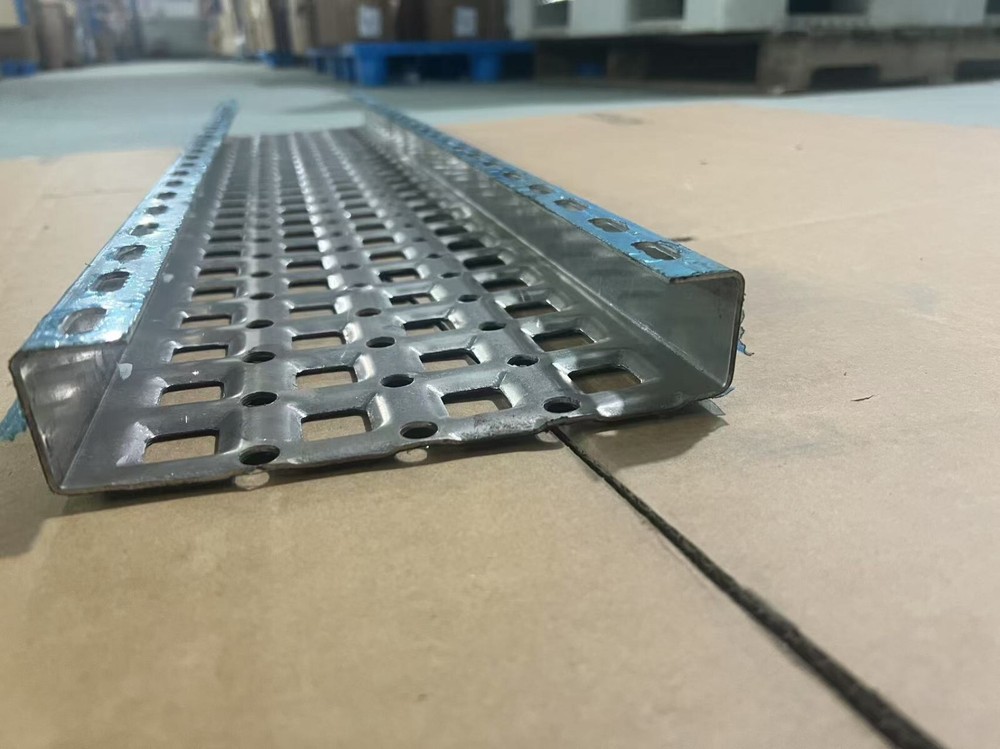 Upper Step Long 36" For International Prostar
