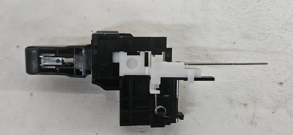 TECHNICS SL-MC700 CD Player Disc EJECTOR Assembly