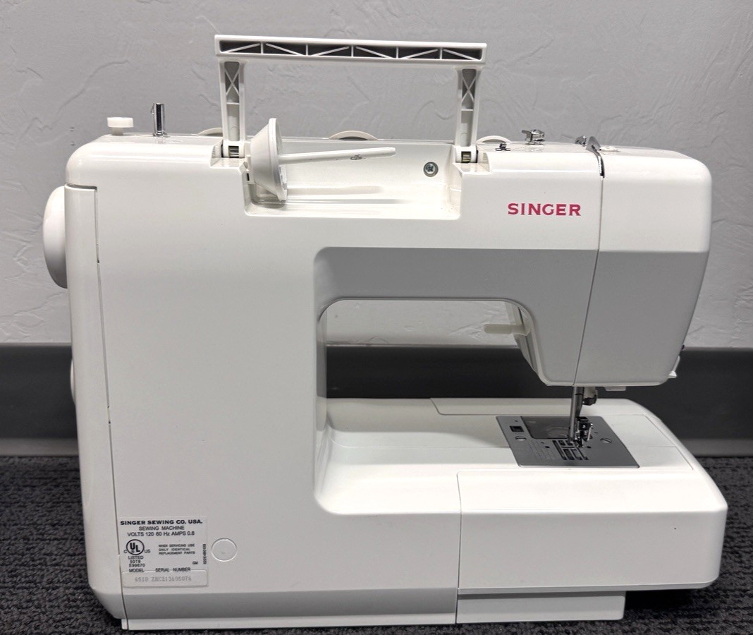 Singer Scholastic Model 6510 Sewing Machine with Pedal And Storage Case