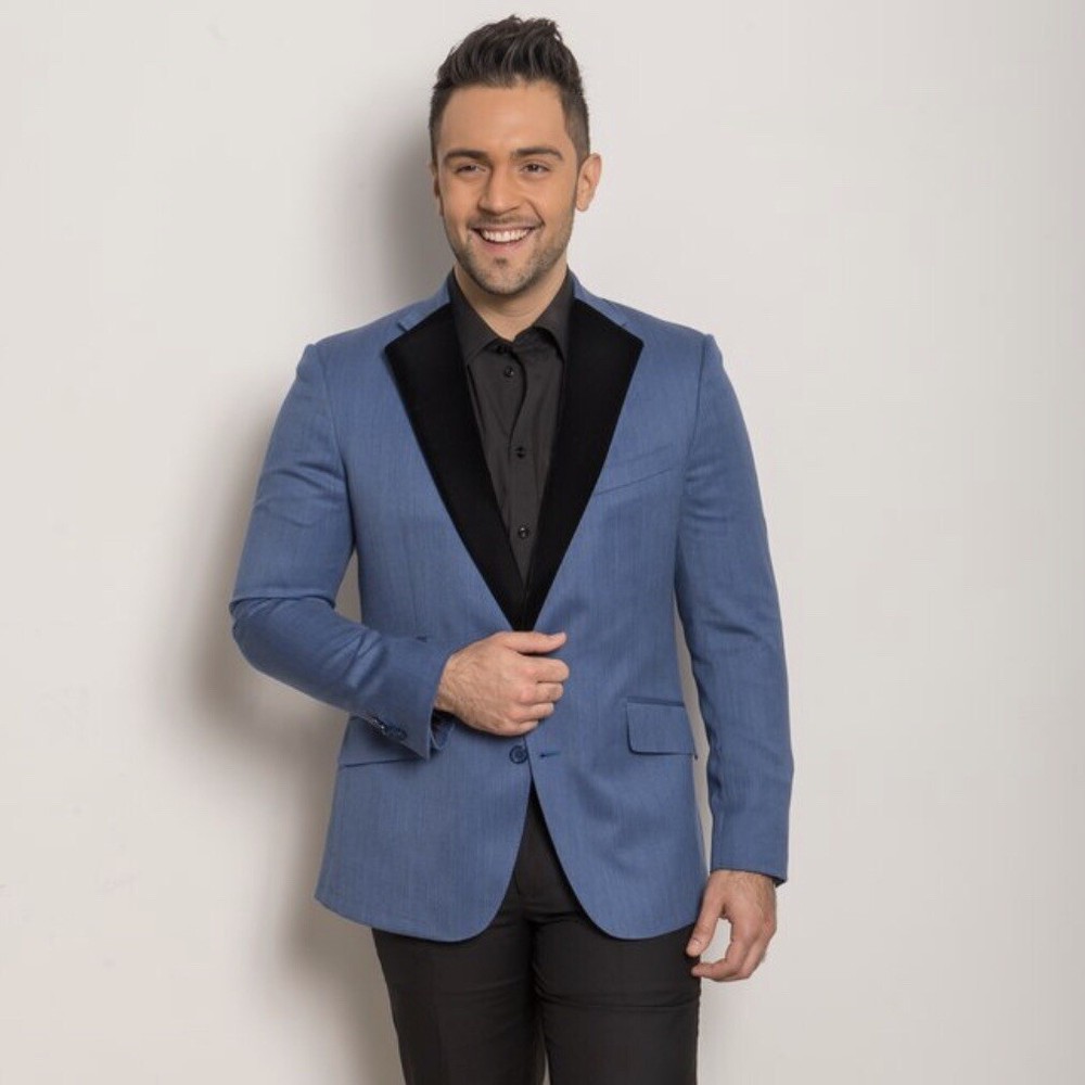 BLACK VELVET NOTCH LAPELS