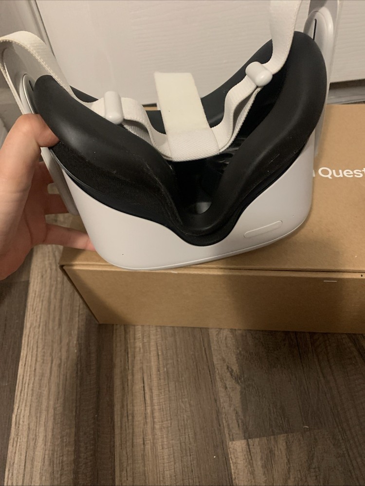 2022 Meta Quest Oculus 2