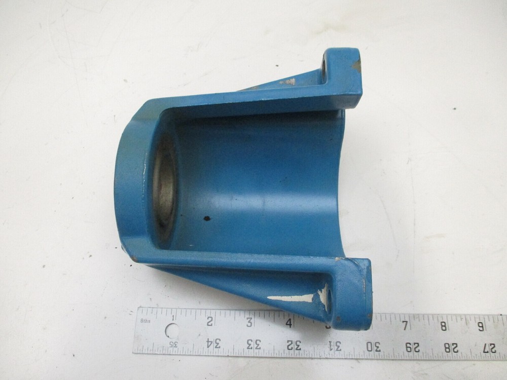 908117 0980159 OMC Stringer Chevy V8 Rear Engine Mount Base Rubber Mount