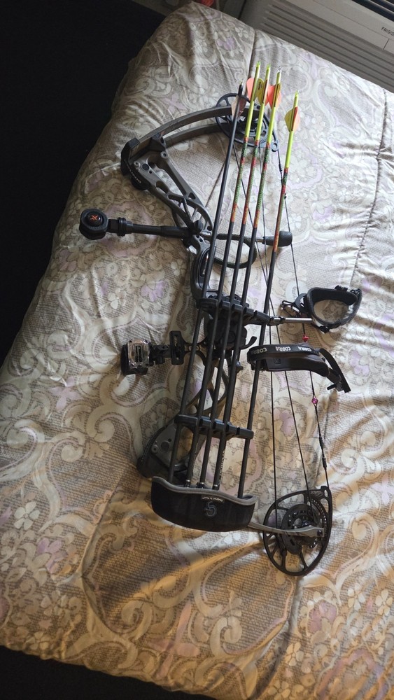 Bowtech Convergence 31" draw. 70lb