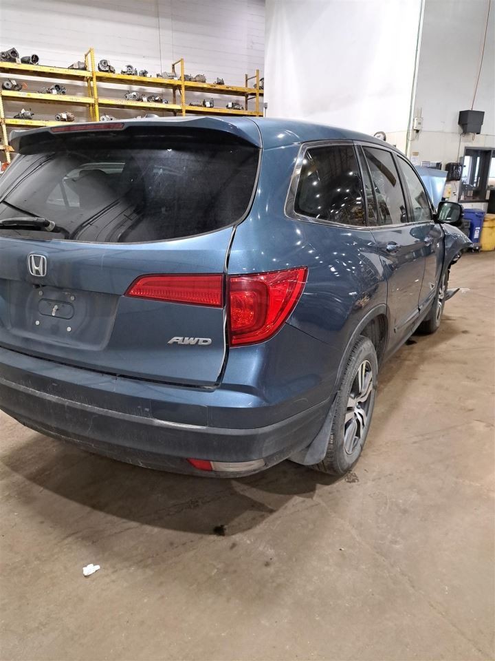 2016 Pilot Left Driver Side Fender Color: Blue B600m