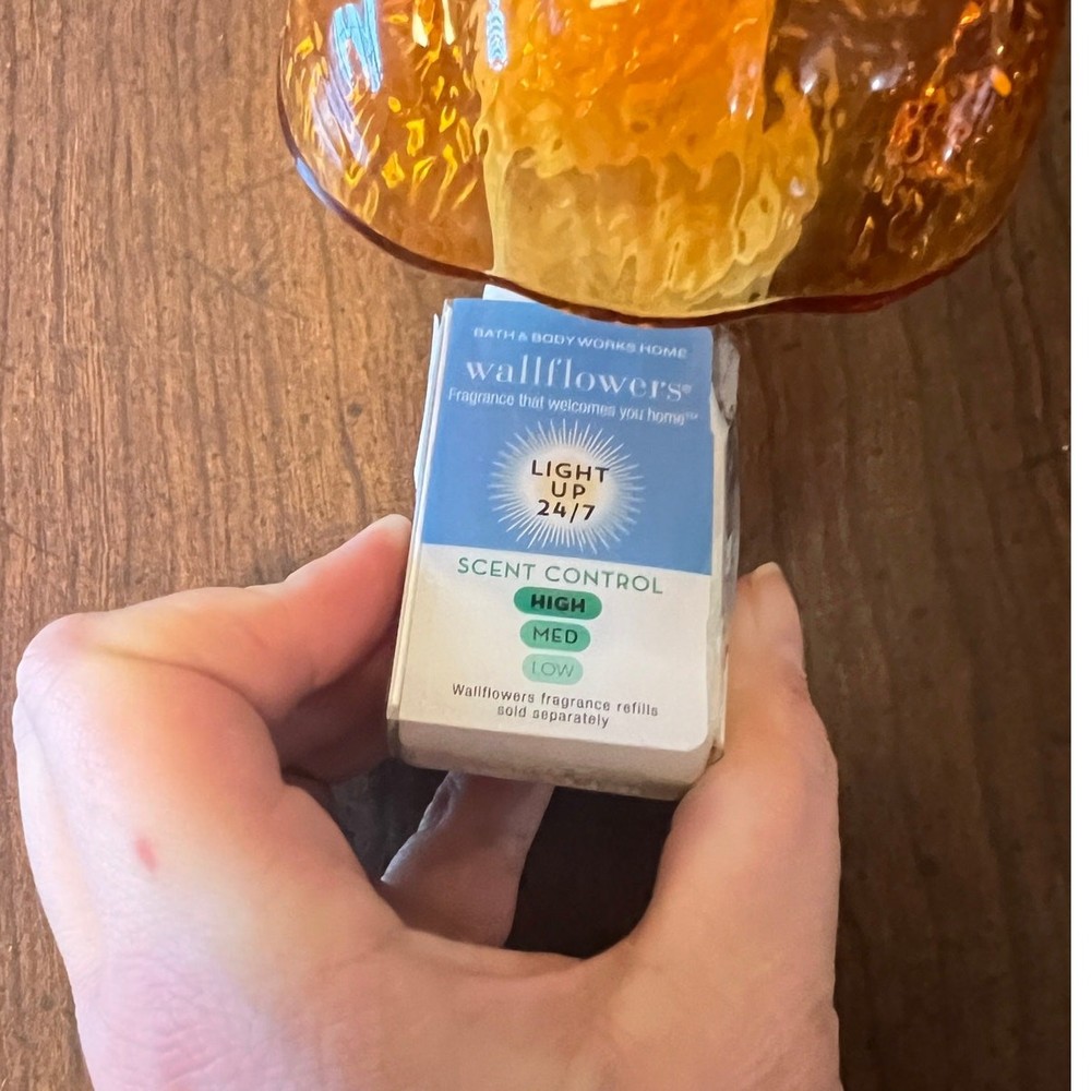 NEW B&BW Pumpkin Light-Up Wallflower- Scent Control
