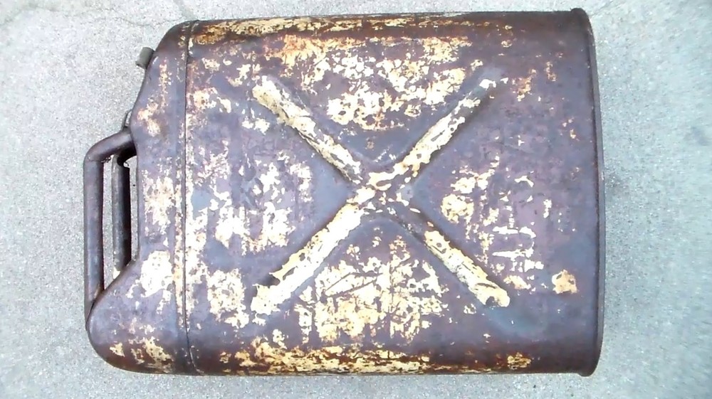 Old Relic US WW2 1943 Dated "Bennett" Jerry Can with Desert Storm paint (USED)