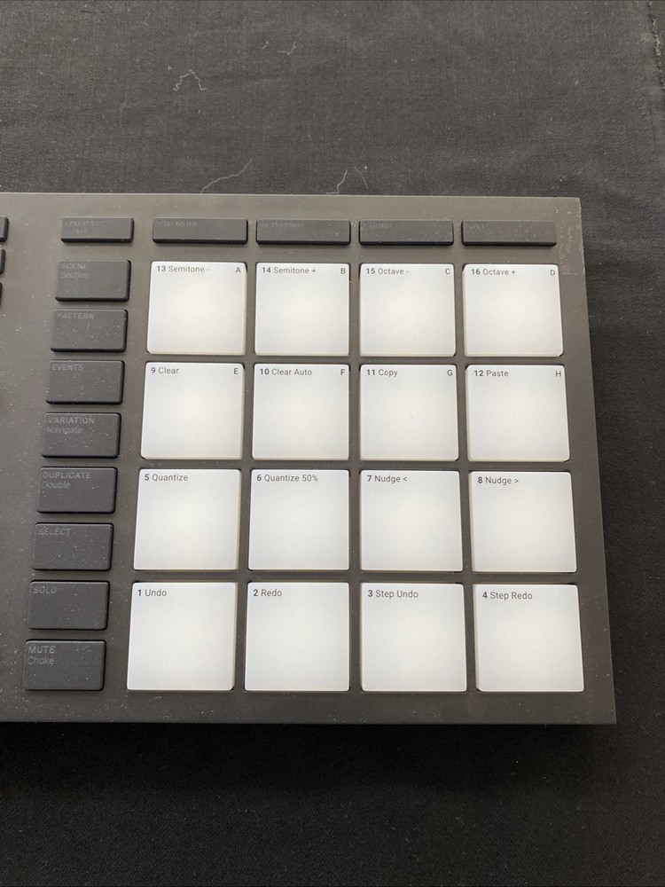 Native Instruments MASCHINE MIKRO MK3 Drum Controller USED