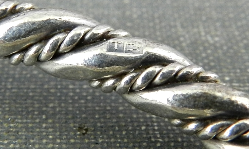 Non-US Silver Twisted Cable Rope Bangle Bracelet