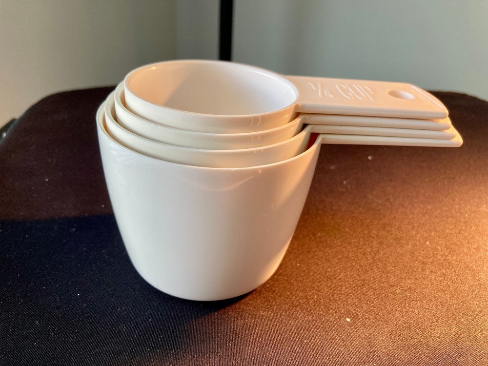 VTG PYREX NYLON MEASURING CUPS (4) SNAP NESTING 1/4, 1/3, 1/2 & 1 CUP