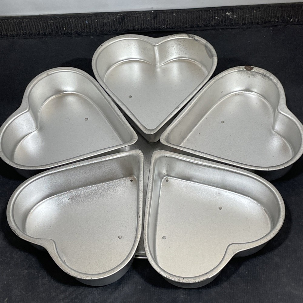 Fox Run Linked Heart Cake Pan - Pre-Owned