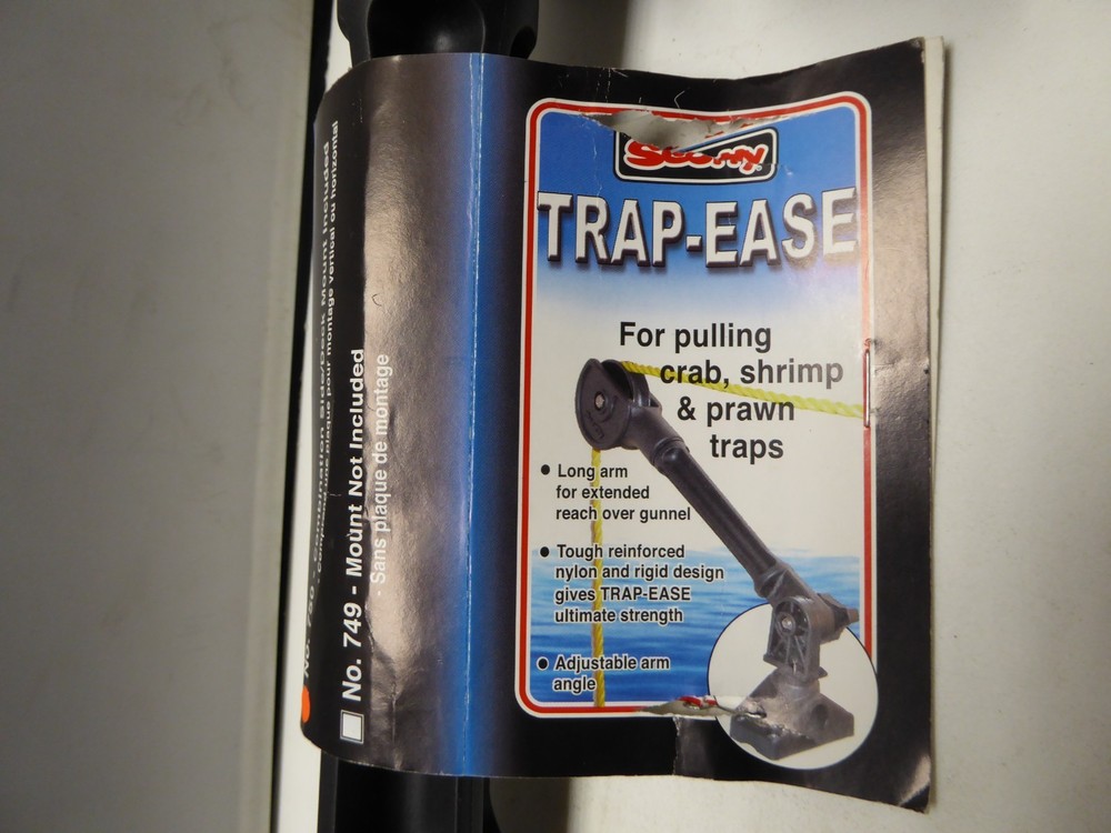 Scotty #750 Trap-Ease Trap Roller w/ #241 Side / Deck Mount