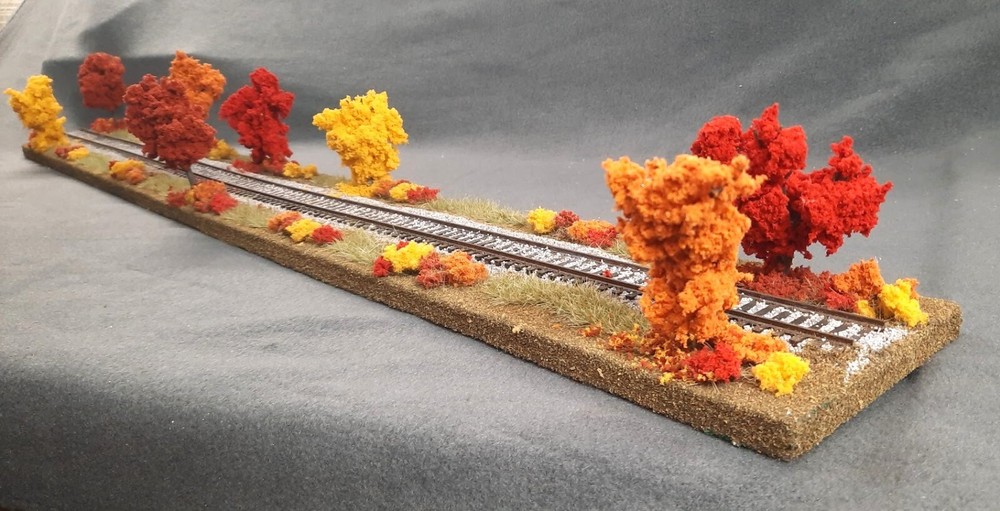 HO SCALE 36" SINGLE TRACK DIORAMA TRAIN DISPLAY -"FALL FOILAGE SCENE"
