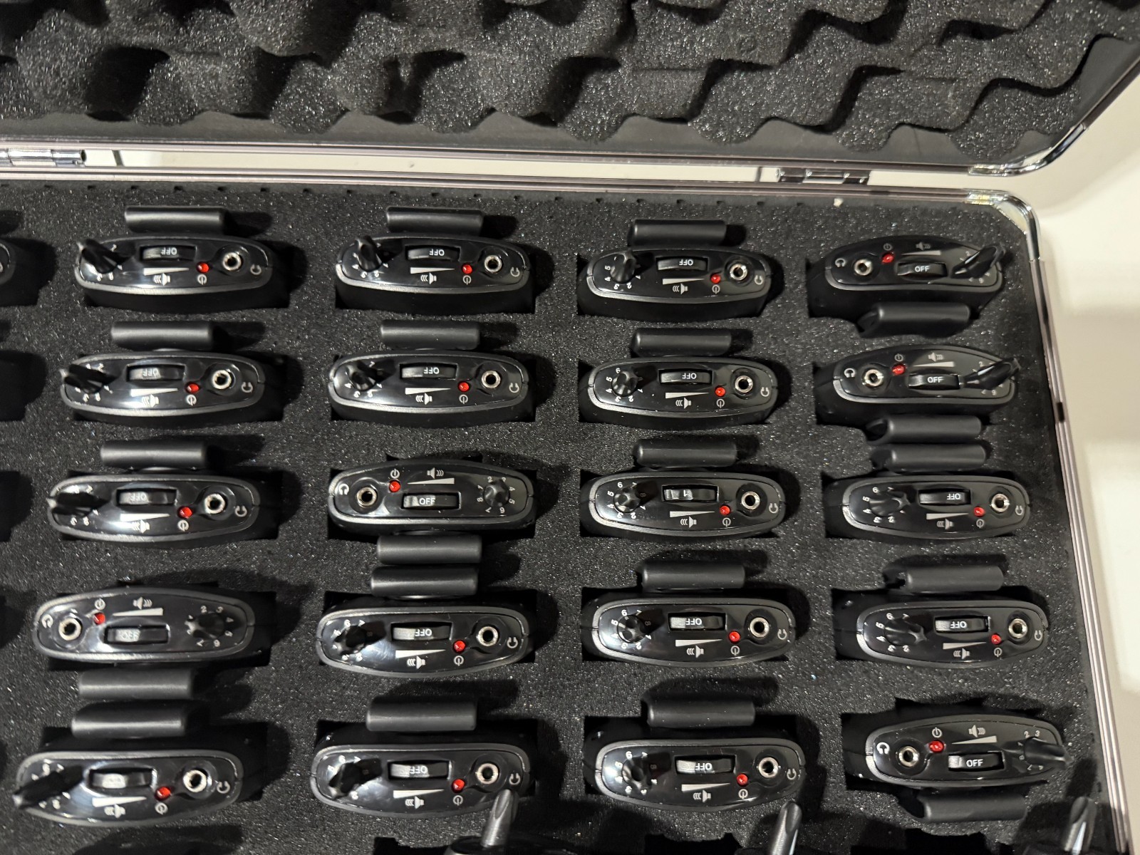 Lot of 30 Williams Personal PA Receiver Tour System R35-8 & 1 Transmitter T36