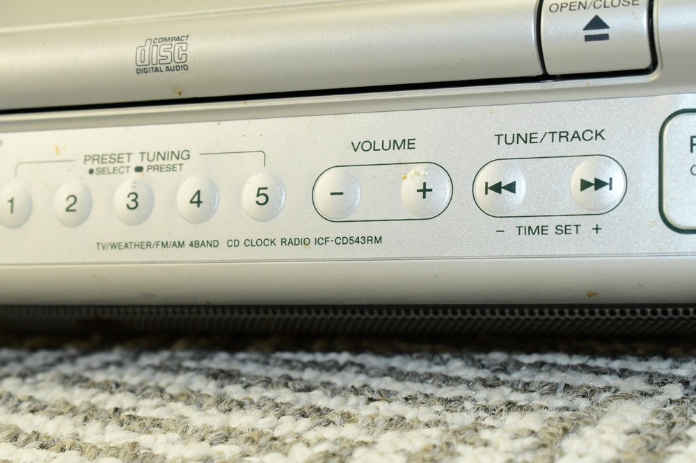 Sony ICF-CD543RM Under Cabinet FM/AM & CD Player- TESTED - MISSING 1 BOLT