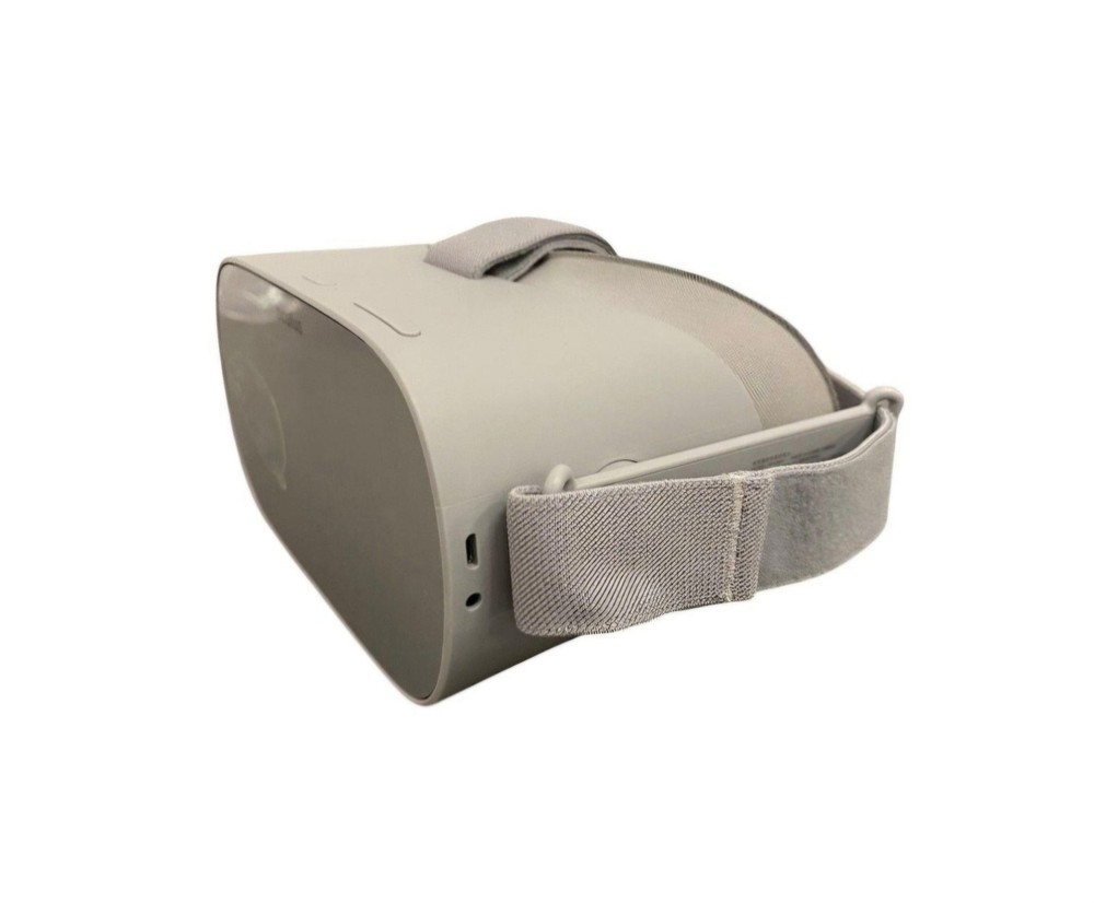 Oculus Go Standalone VR Headset with Controller and Carrying Case